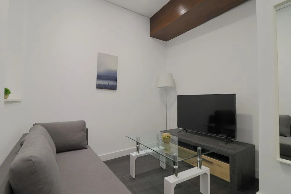 Industrial Style 2 Bedroom Apartment In Town