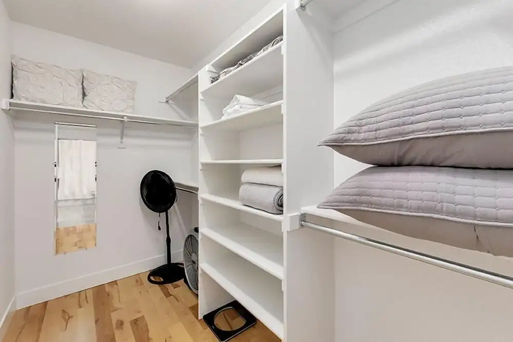 Gorgeous Townhome steps from the Brewery District!