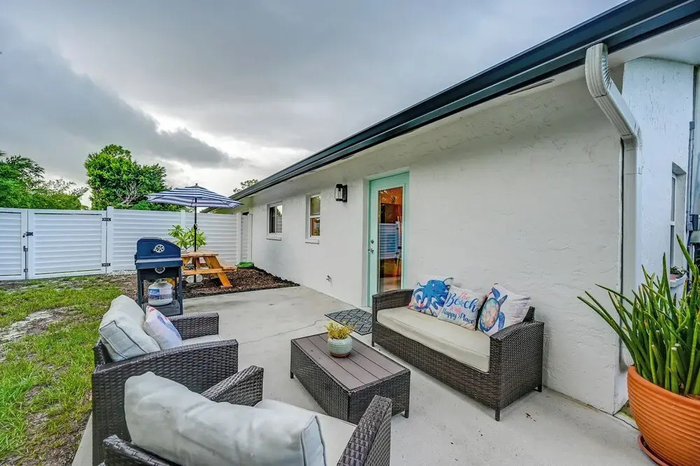 Sunny Florida Escape w/ Patio, Grill & Fire Pit!
