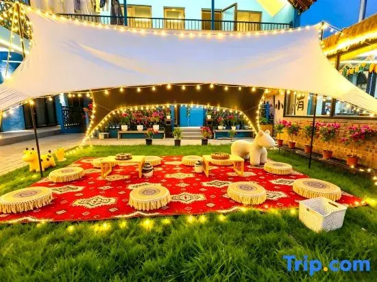 Lake Blue · Holiday Garden · Family Vacation Boutique Hotel (Teks Eight Trigram City Branch)