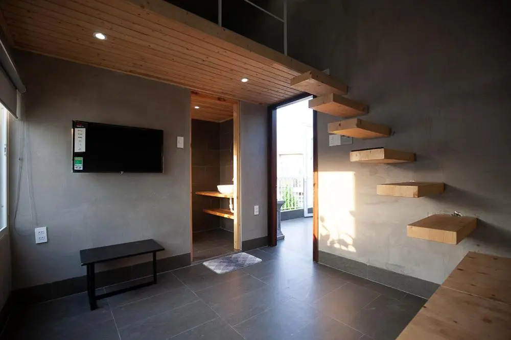 Soc House 1