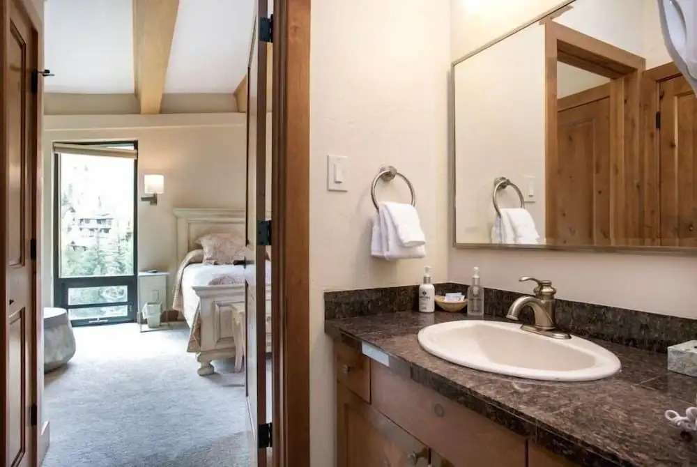 3 Bedroom Antlers Vacation Rental With Incredible Slopeside Views And Just A Short Walk To Gondola And Lionshead Village