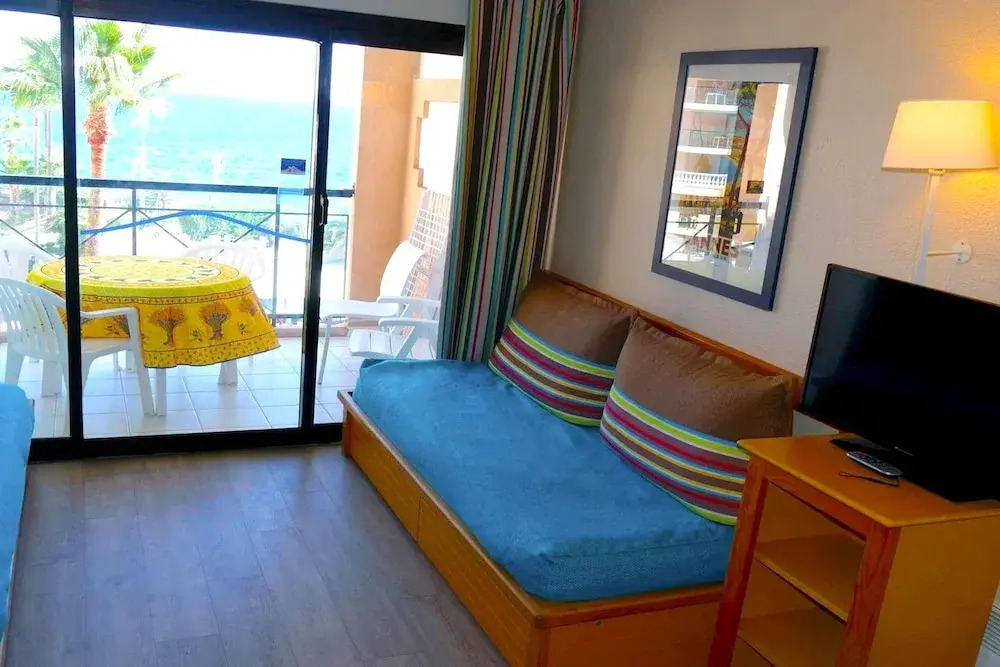 Apartment With one Bedroom in Cannes, With Wonderful sea View, Shared Pool, Furnished Terrace - 50 m From the Beach