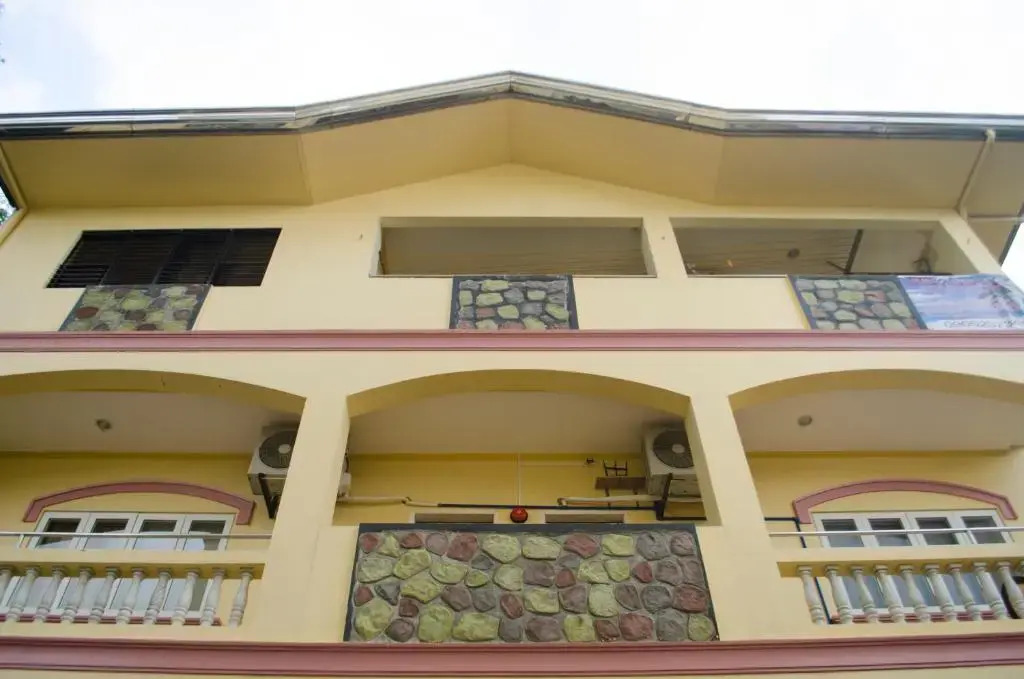 Julz Tropical Apartments