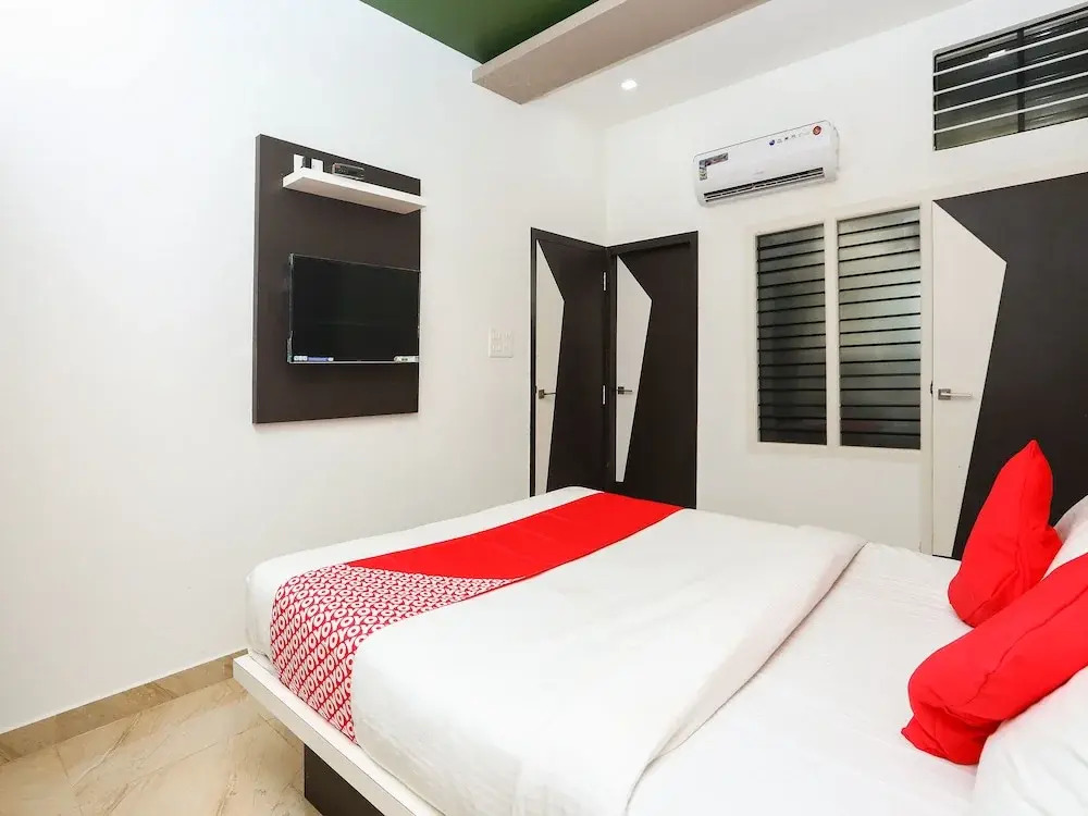 OYO 15843 SJ Residency