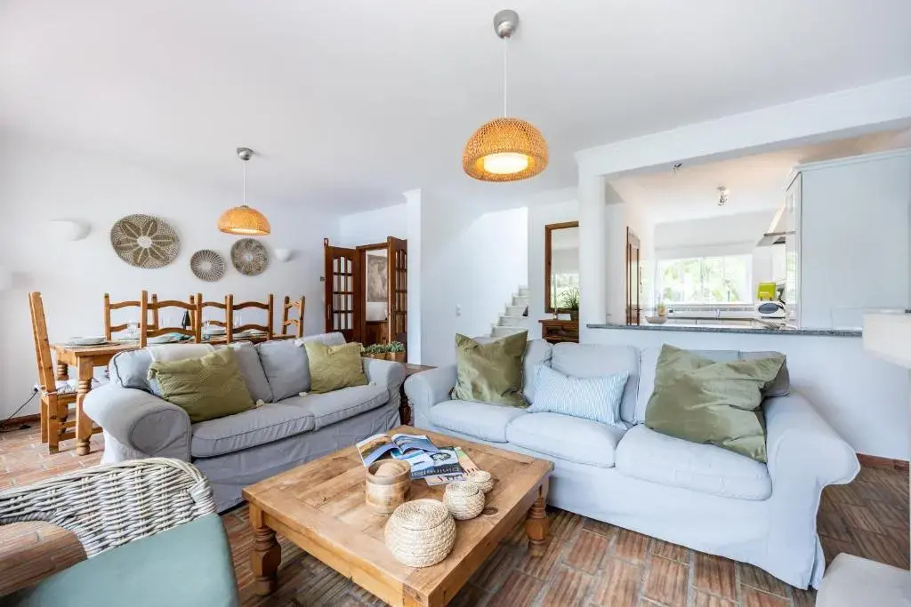 CoolHouses Luz, 3 Bed linked house, shared pool, a stone's throw of the sea, Casa Sirrah