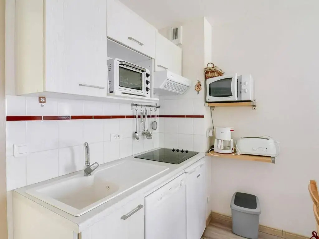 Chalet Duplex 4 Pers. avec Parking, Proche Télécabine et Commerces, Ski à 1700m - FR-1-401-39