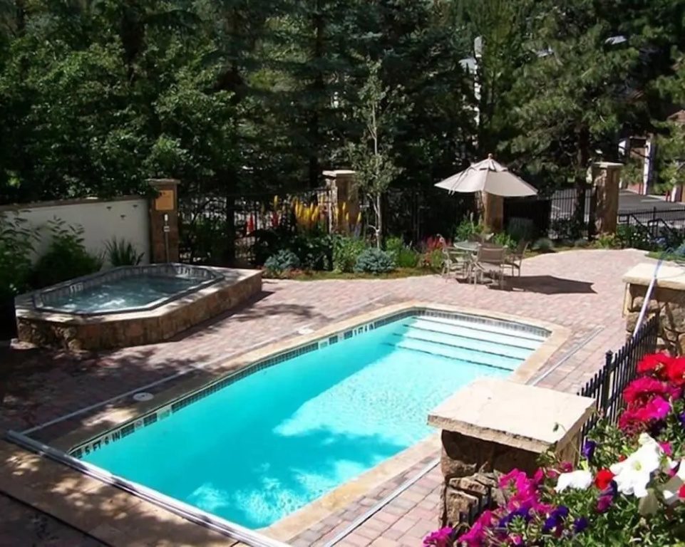 Condo with Onsite Pool & Hot Tub, Free WiFi & Garage Parking by RedAwning