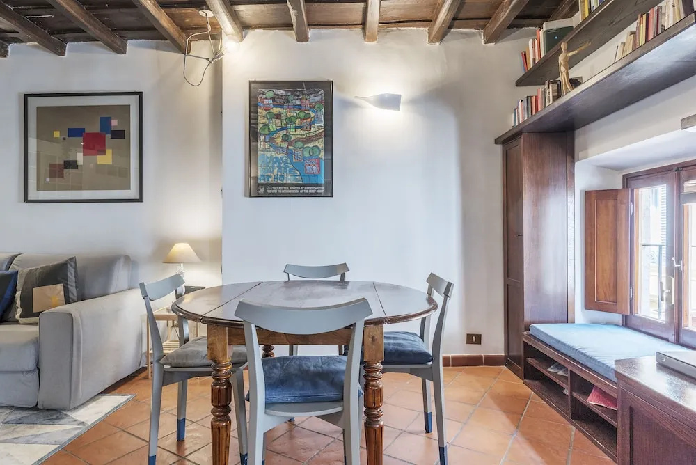 Stylish Flat Domus Aurea