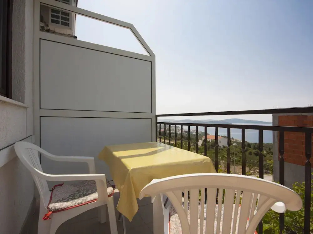 Apartments Pleadin / New Renovated one Bedroom A2