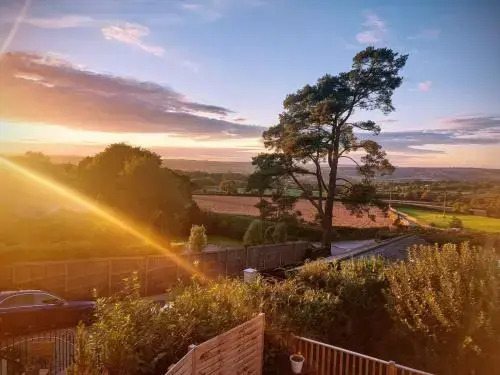 Large Suite - Double bath with Shower, Kitchen with stunning views near Lyme Regis