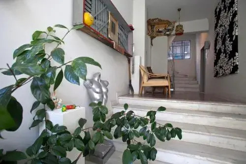 Central Apt Private Balcony & Rooftop Access - CT1