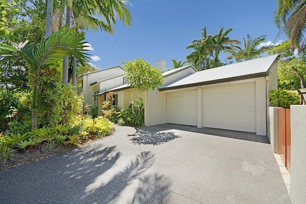 Tropical 5 bedroom family getaway in Noosa Heads