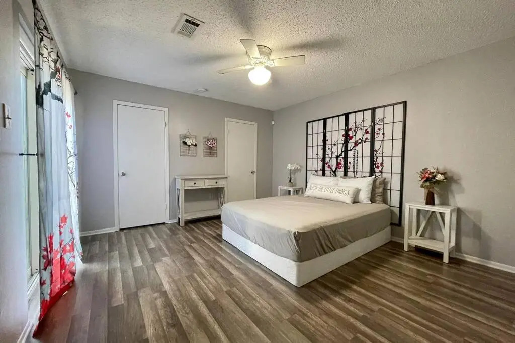 The Cottage by Mall of Louisiana, Baton Rouge