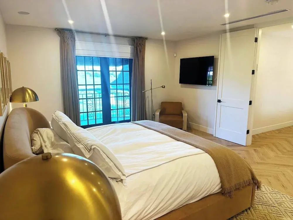 New 5 Bedroom Modern Villa on Golf Course