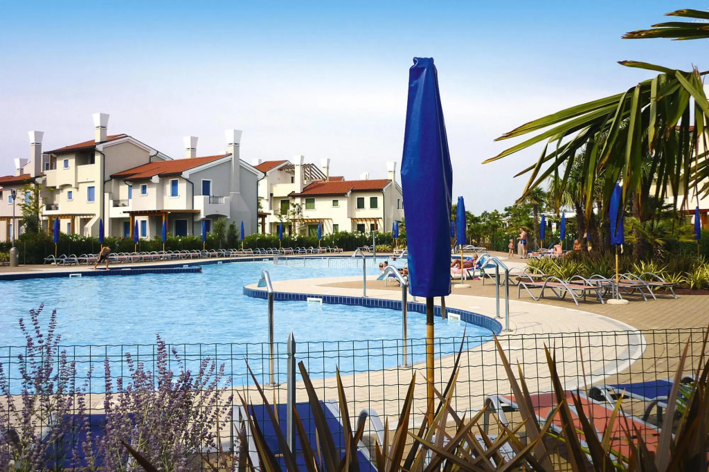 Apartment in Lido Altanea Est With Terrace
