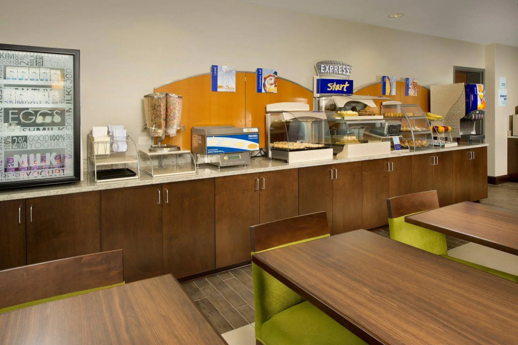 Holiday Inn Express & Suites Caryville by IHG