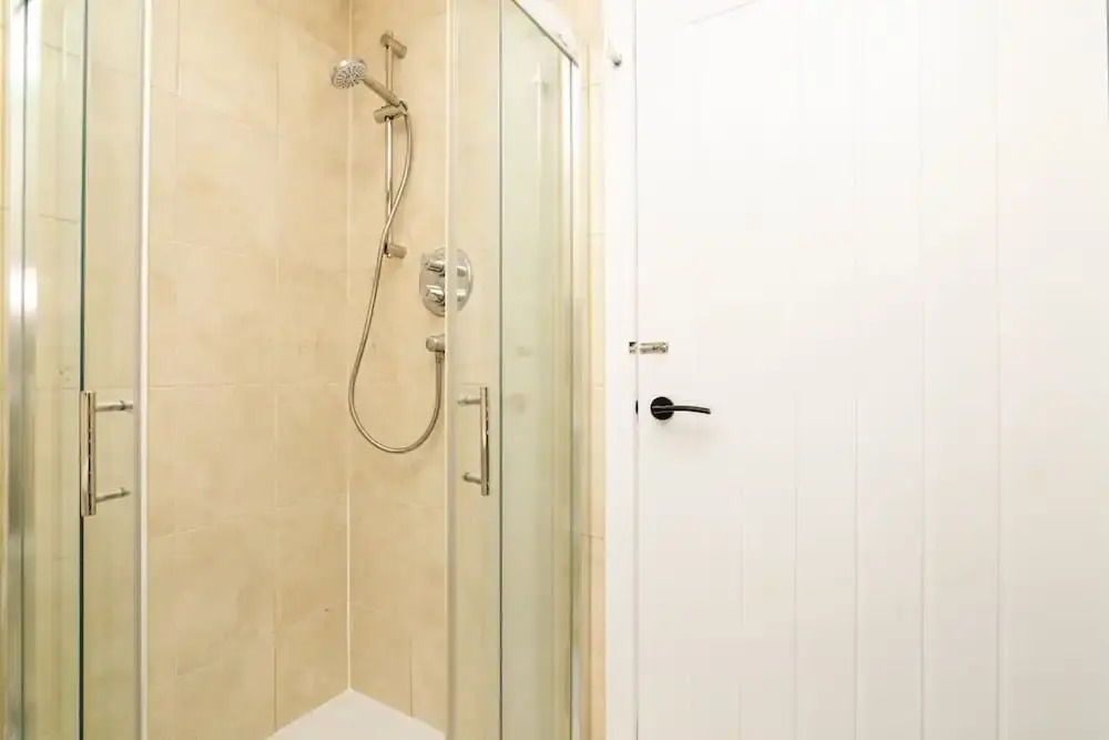 2 Bedroom Flat - Free Parking