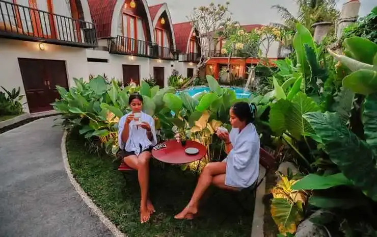 Neo Bintang Bungalow Cafe and Pool