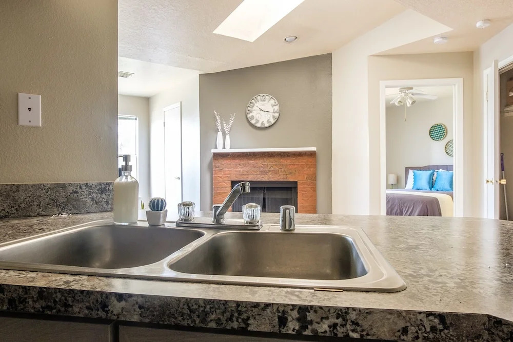 Eastside 1 & 2 BR Apts with balcony by Frontdesk