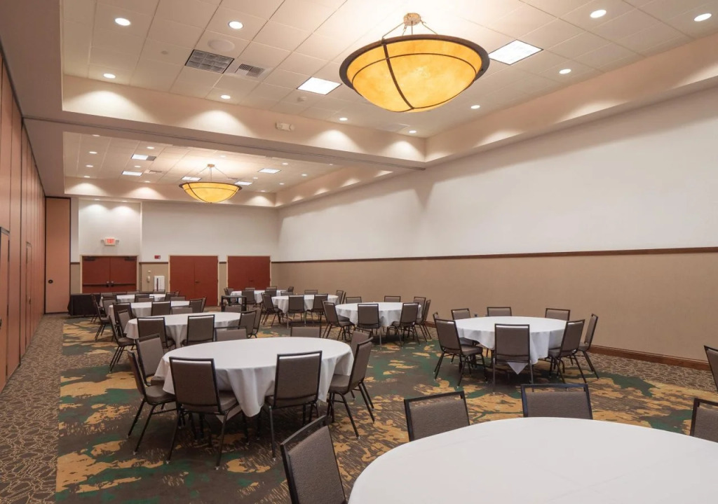 Holiday Inn Stevens Point - Convention Center by IHG