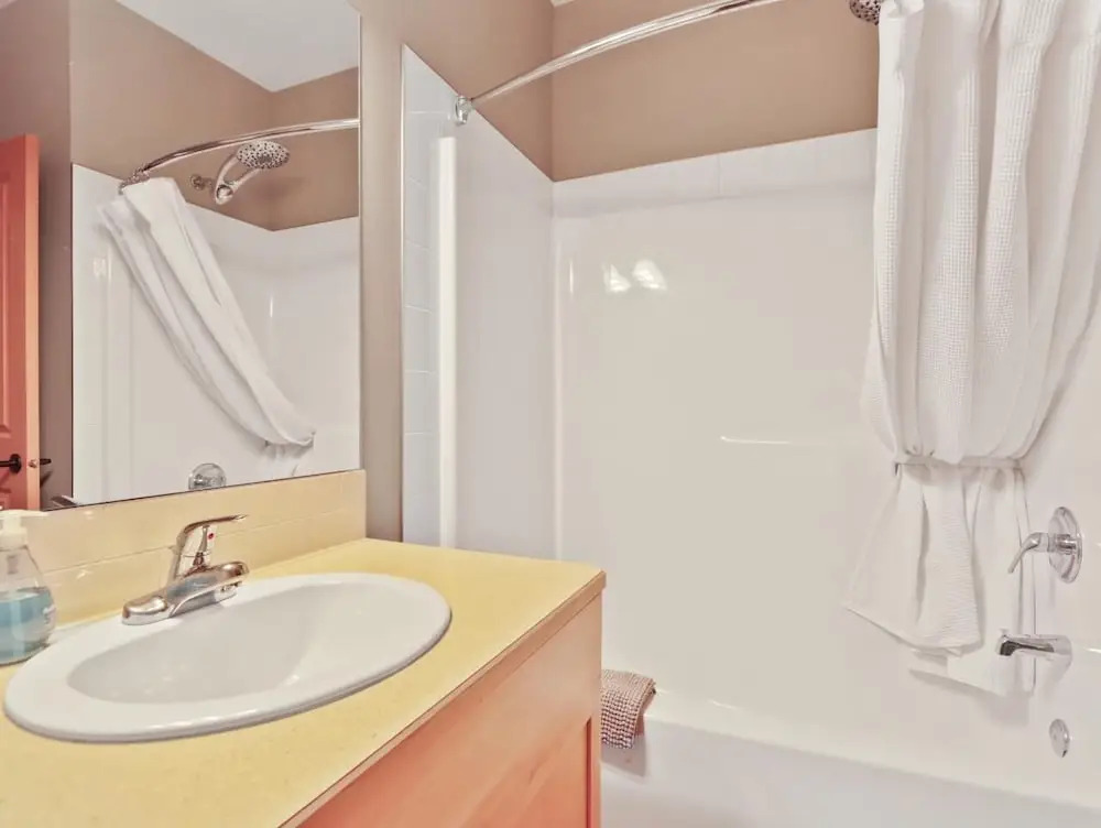 SPACIOUS 3-Br Luxury Condo | HEATED Pool + 3 Hot Tubs | Pool Table | Hm Theatre