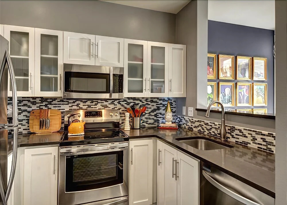 Belltown Court Suite Decadence - Two Bedroom Apartment with Balcony