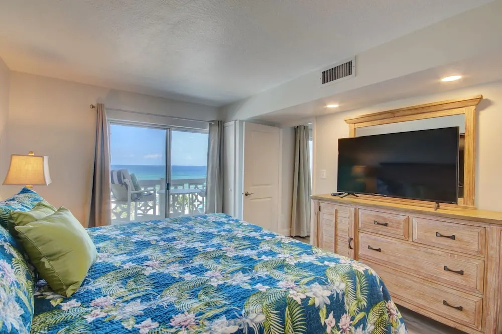 457 El Matador 2 Bedroom Condo by RedAwning