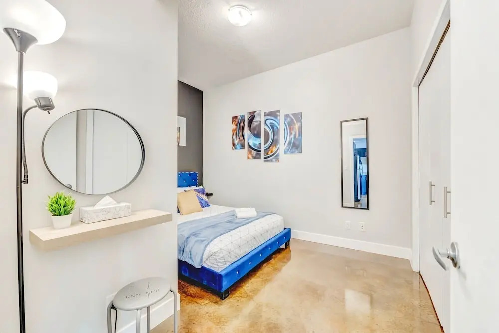 Stylish 2BR Condo Near Stampede Urban Retreat