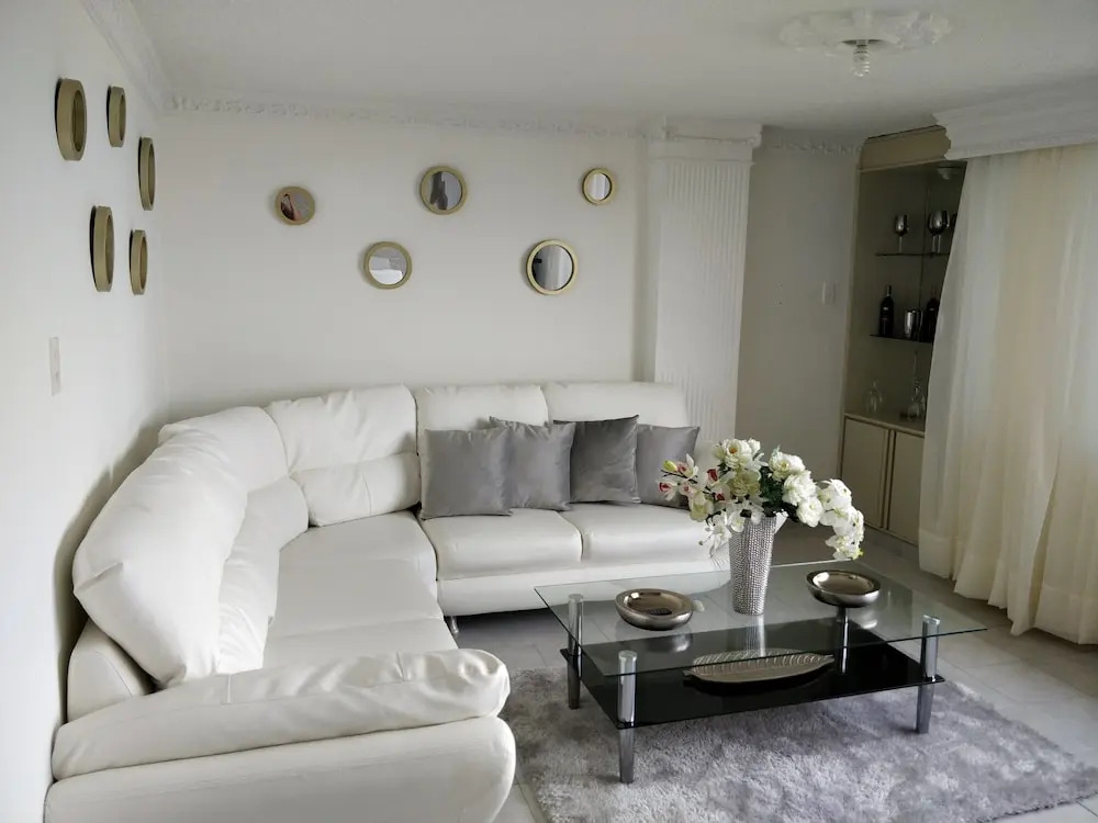 Luxury Modern & Elegant Estrato