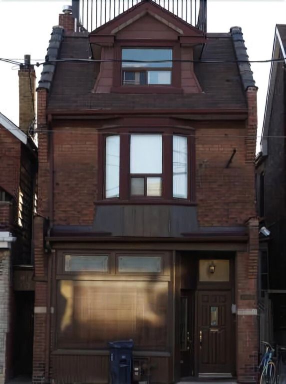 Spacious Bachelor Apt offered by Short Term Stays