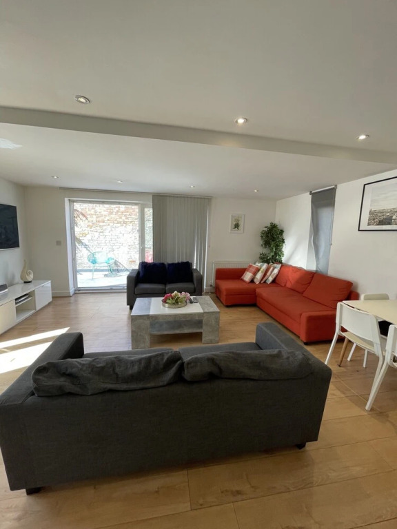 Impeccable 3-bed Apartment in London