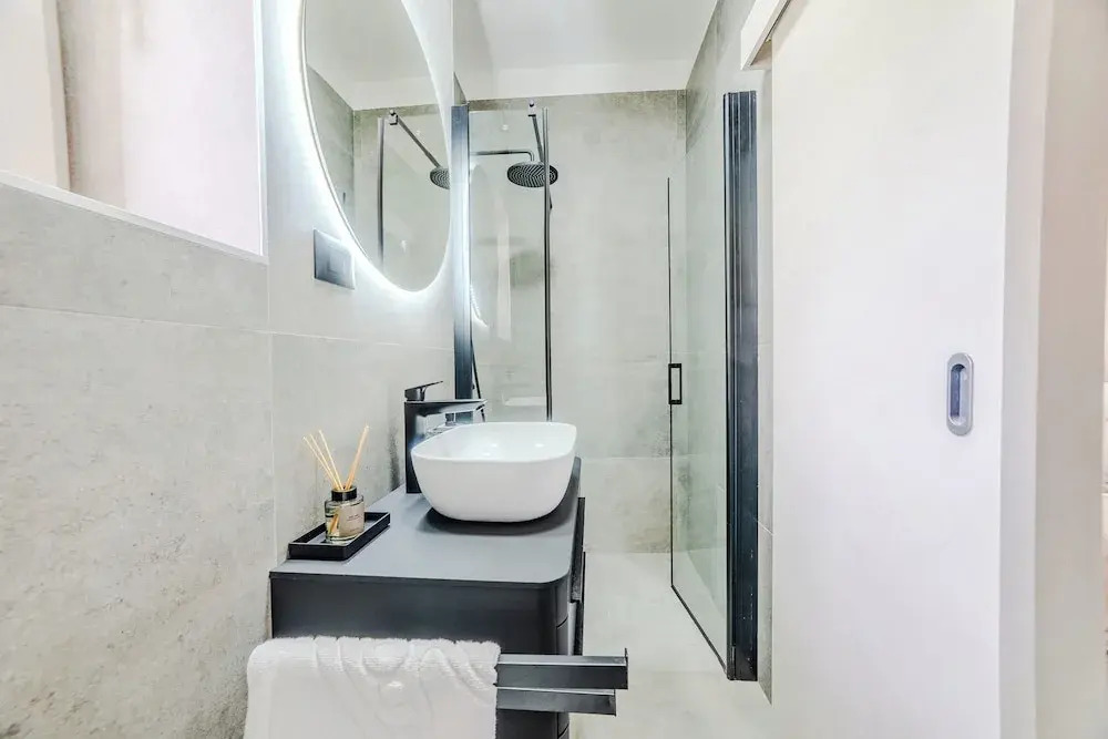 Luxury apt Near Beach w big Terrace and sea View