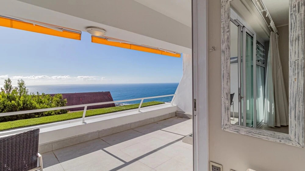 Modern Two Bedroom Holiday Apartment in Camps Bay With Private Terrace Driftwood