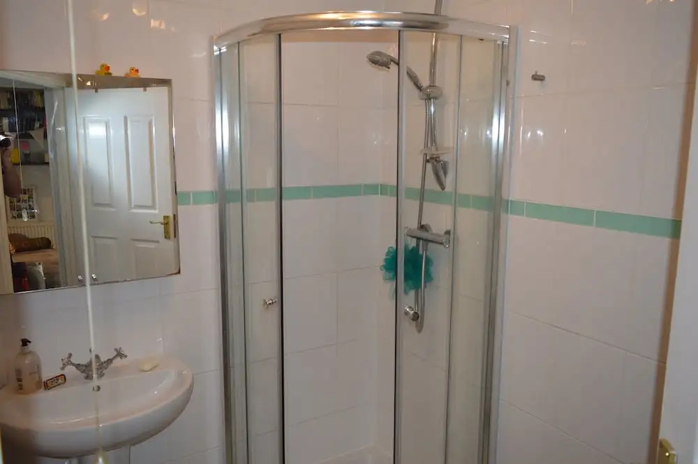 Top Floor Central 2 Bedroom Apartment