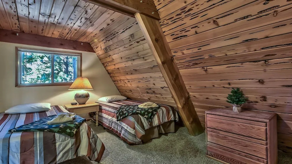 Mewuk Mountain Lodge by RedAwning