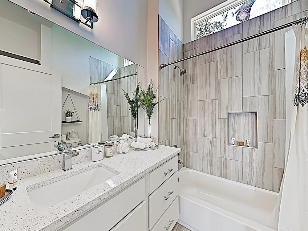 New Listing! Newly Built Luxe Getaway W/ 2 Suites Condo