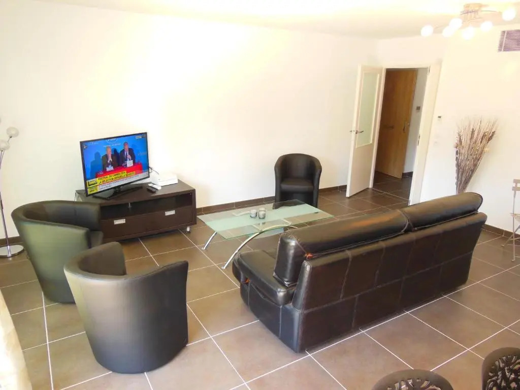 3 Bedrooms, 3 bathrooms central Cannes Lecerf 411