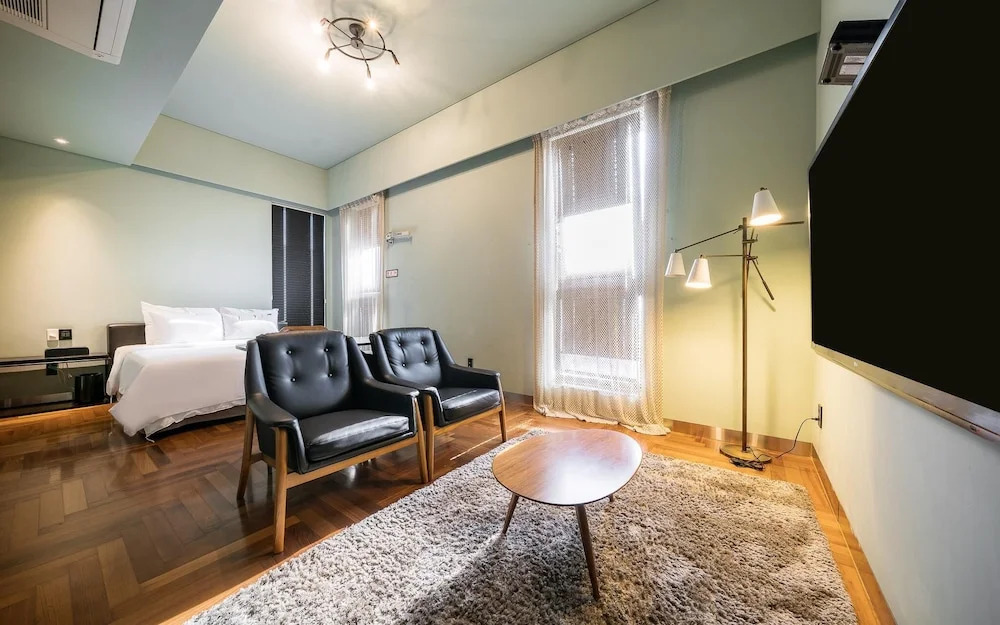 Harbor Bridge Hotel