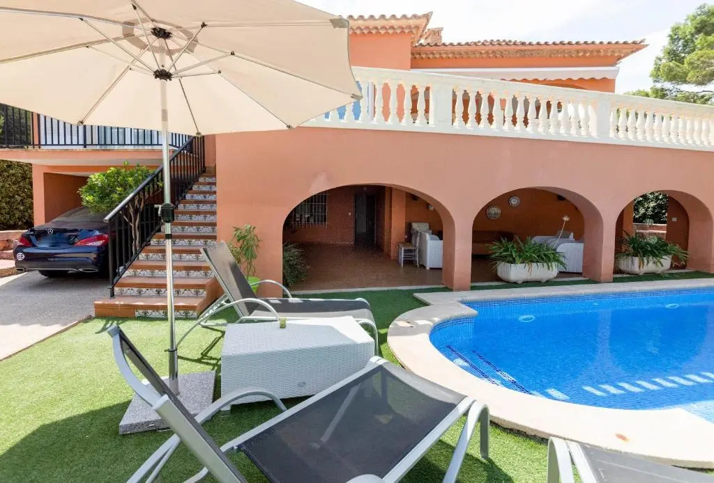 VILLA BAULÓ - moderna villa con piscina y vistas al mar en Can Picafort