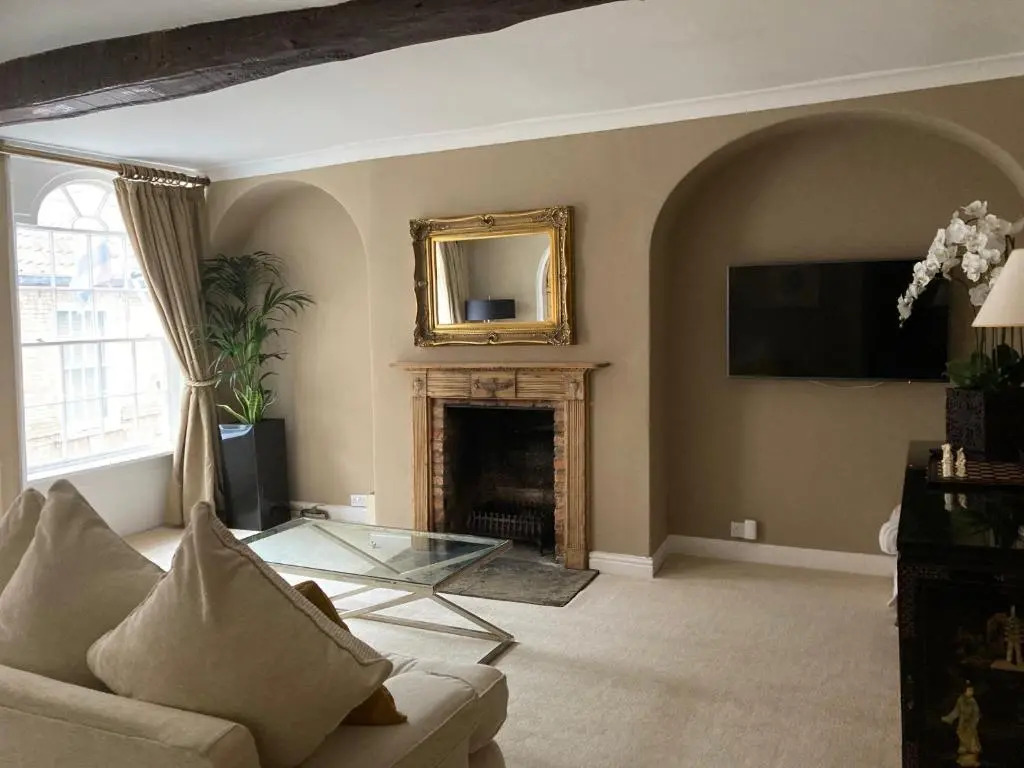 No.25 Steep Hill - Award Winning Street, Cathedral Quarter, Lincoln - Free Parking