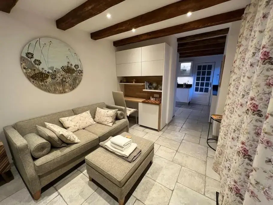 Villa Portillon - charming fountain garden villa