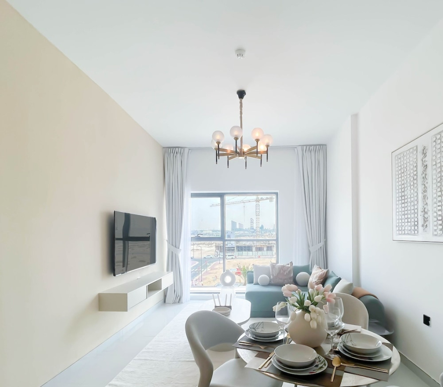 Bright 2bed Family Home: Pool, Gym & Kids Play
