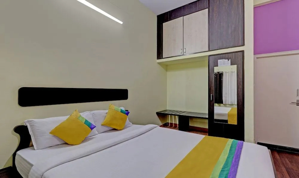 Guru Comfort, 100m from Apollo Hospital