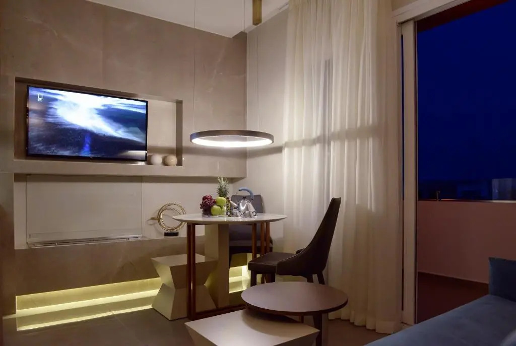 L - Suites