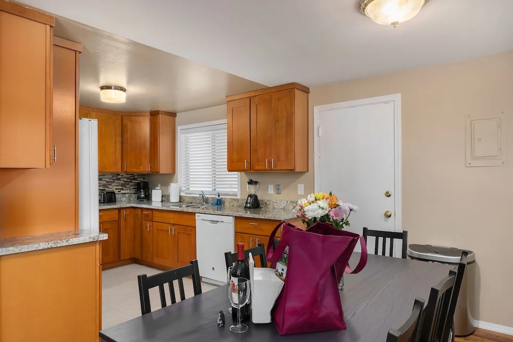 Seattle Vacation Home - Roy Street