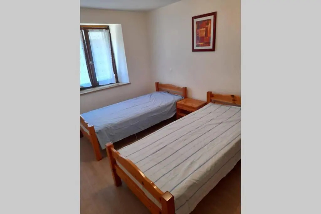Charmant petit appartement avec bel exterieur.