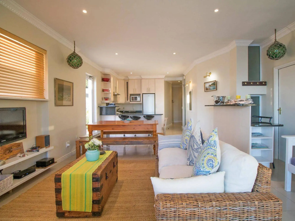 Bikini Beach Holiday Home, On the Beach, Sleeps 9