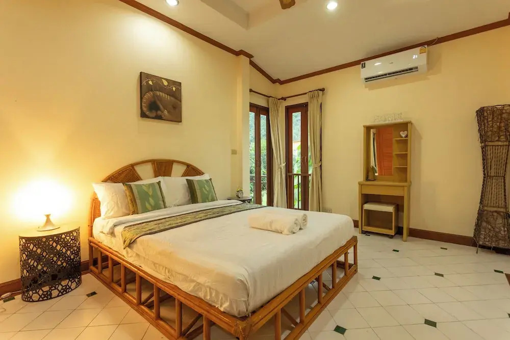 Thai-Style Villa with Charm V114