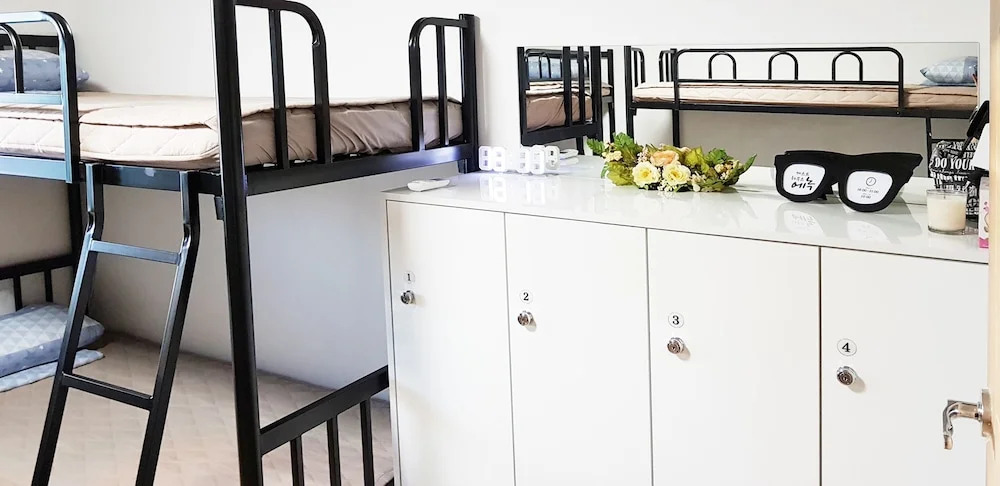 Guesthouse Enoch - Hostel